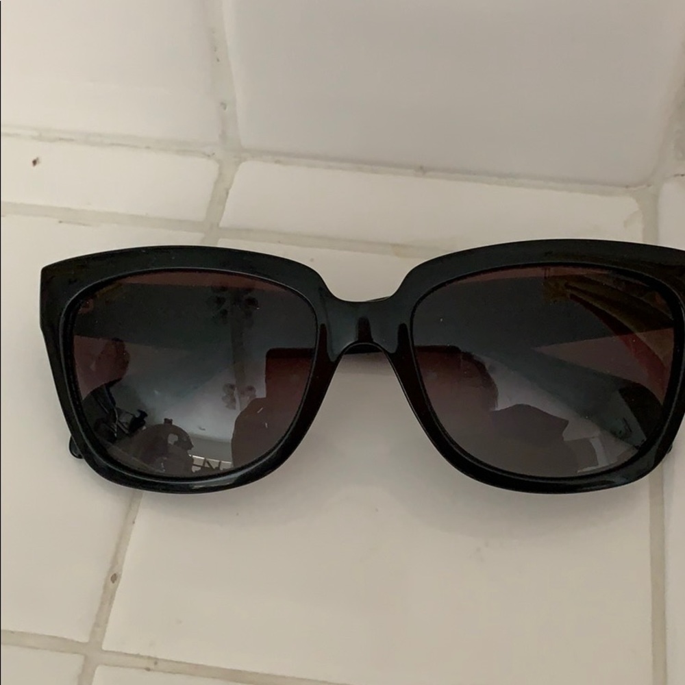 No case, has light scratches, polarized